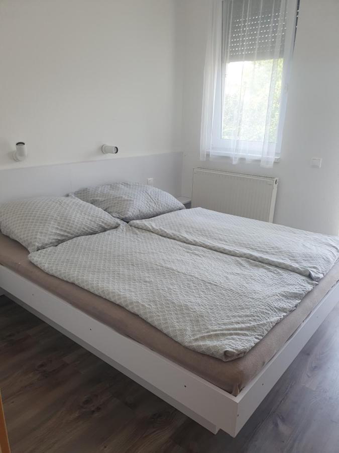 Maja Apartmanhaz Balatonlelle Exterior photo
